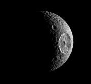 Mimas sfotografowany przez sondę NASA Cassini. Fot. NASA/JPL/Space Science Institute