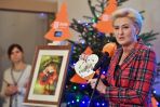 Goście ze świata kultury, nauki, muzyki oraz sportu malowali obrazki pod hasłem „Tajemnice Świąt Bożego Narodzenia” (fot. PAP/Radek Pietruszka)