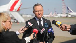 Polish President Andrzej Duda speaks to the press before departing for Swizerland to attend the peace summit on Ukraine. Photo: PAP/Albert Zawada.