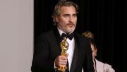 Joaquin Phoenix dostał Oscara za pierwszoplanową rolę męską w filmie „Joker” (fot. PAP/ EPA/DAVID SWANSON)