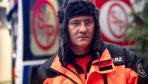 Na zdobycie sympatii doktora Góry – po „incydencie” na parkingu - Karolina szanse będzie miała jednak nikłe.  - Ta dziewucha to chodząca demolka! Nie wiem, skąd ją Martyna wytrzasnęła?... Z jakiejś gry komputerowej?!
