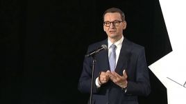 Szef rządu podczas wystąpienia ocenił, że po 1989 roku brakowało w Polsce całościowego spojrzenia na gospodarkę (fot. TVP)