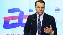 Sikorski said that Warsaw wants to prevent a return to “business as usual” with Russia and Belarus. Photo: PAP/Leszek Szymański