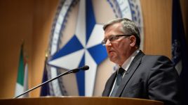 Prezydent Bronisław Komorowski wygłosił wykład dla słuchaczy 125. kursu Akademii Obrony NATO