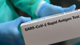 Farmaceuta będzie mógł wykonać m.in. test antygenowy w kierunku SARS-CoV-2 (fot. arch. PAP/Wojtek Jargiło)