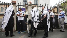 Jews pray outside the Izaak Synagogue in Kraków, Poland. Photo: Beata Zawrzel/NurPhoto/Getty Images.