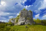 The fairly dense distribution of castle-fortresses meant that any larger movement of enemy troops was immediately noticeable.  Photo: orlegniazda.pl  