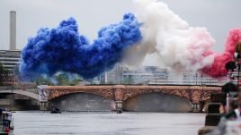 Smoke with colors of the French tricolor on the Pont d’Austerlitz during the opening ceremony of the Paris 2024 Olympic Games in France. Photo by: PAP