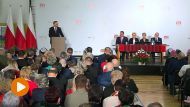 Wystąpienie prezydenta Andrzeja Dudy podczas uroczystej sesji Rady Miejskiej w Bodzentynie (fot. TVP{)