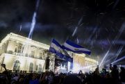 Сторонники президента Сальвадора Найиба Букеле перед Национальным дворцом после президентских выборов в Сан-Сальвадоре. Сальвадор, 4 февраля 2024 года (Фото: JOSE LUIS GONZALEZ / Reuters / Forum)
