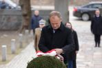 Premier Polski D. Tusk złożył wieńce na Cmentarzu na Rossie