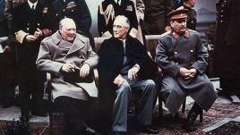 Churchill, Roosevelt, Stalin na konferencji w Jałcie (fot. Wikimedia Commons)