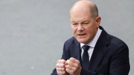 German Chancellor Olaf Scholz delivers a speech to the German parliament. Photo: PAP/EPA/CLEMENS BILAN 