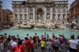 Fontanna di Trevi w Rzymie, fot. Getty Images/Antonio Masiello