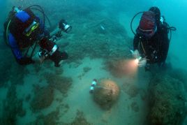 Divers from Poland’s Baltitech came across the bottles while exploring the wreck off the coast of Sweden. (Illustration photo: Tahsin Ceylan / Anadolu Agency/ABACAPRESS.COM Provider: PAP/Abaca)