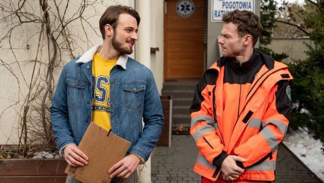 A Nowy, widząc „ukochanego” dziewczyny, od razu poczuje ukłucie niepokoju. - Gabriel... Co jest? - Patryk. Nowy instruktor jazdy Britney.(…) Fajna... - Ma chłopaka! - Wymyślonego…