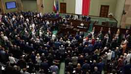 Sejm uczcił minutą ciszy pamięć ofiar Rzezi Woli (fot. Twitter/@Kancelaria Sejmu)