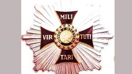 Kancelarii prezydenta analizuje nadania orderu Virtuti Militari w okresie komunizmu  (fot. Wikimedia Commons)
