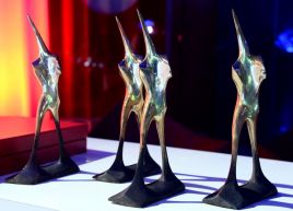 Nagrody rzeczowe - statuetki autorstwa profesora Adama Myjaka (fot. TVP)