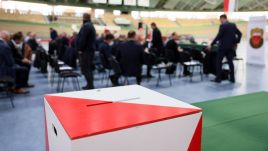 We wrześniowym badaniu udział w wyborach do Sejmu i Senatu zadeklarowało 75 proc. badanych(fot. arch.PAP/Leszek Szymański)