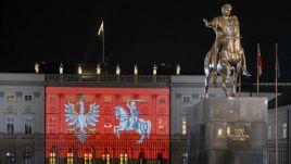 Orzeł i Pogoń - na fasadzie Pałacu Prezydenckieg (fot. Kancelaria prezydenta)