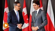 Premier Mateusz Morawiecki (L) podczas spotkania z premierem Kanady Justinem Trudeau (P) w Ottawie (fot. PAP/Andrzej Lange)