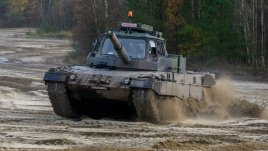 Leopard 2 to czołg podstawowy produkowany przez niemiecki koncern Krauss–Maffei Wegmann  (fot.arch. Philipp Schulze/dpa Dostawca: PAP/DPA)