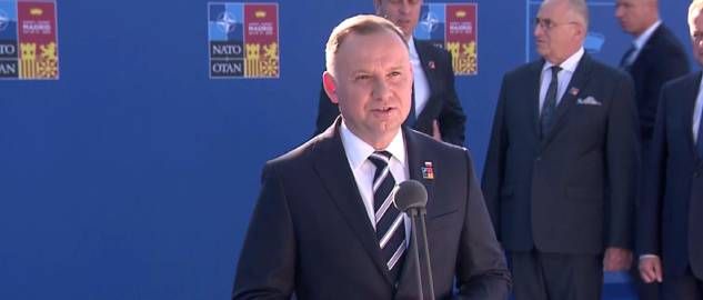 Prezydent Andrzej Duda podczas briefingu przed szczytem NATO w Madrycie (fot. TVP)