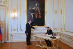 Prezydent Andrzej Duda (P) i przewodniczący Rady Narodowej Słowacji Boris Kollar (L) na spotkaniu w Zamku Bratysławskim w Bratysławie (fot. PAP/Radek Pietruszka)