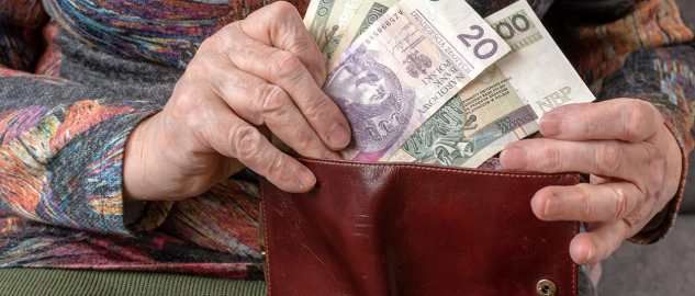 Emeryci kolejny raz dostaną 14. emeryturę (fot. Shutterstock/Matej Kastelic)