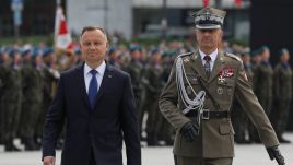 Prezydent RP Andrzej Duda (L) i szef Sztabu Generalnego Wojska Polskiego gen. Rajmund Andrzejczak(fot. PAP/Paweł Supernak)