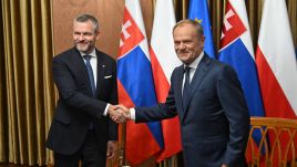 Prime Minister of the Republic of Poland Donald Tusk (R) and President of the Slovak Republic Peter Pellegrini (L) during talks in Warsaw. Photo: PAP/Radek Pietruszka 
