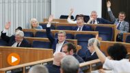 Senatorowie na sali obrad Senatu (fot. PAP/Paweł Supernak)