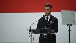 Péter Magyar speaks during the demonstration he organized to mark the anniversary of the 1848/49 Hungarian Revolution. Photo: Balint Szentgallay/NurPhoto/Getty Images.