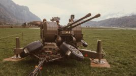 Oerlikon 35 mm twin cannon, a 1950s Swiss-designed antiaircraft system still in use by Switzerland’s air defense forces. Archive image, 1979. Photo: Comet Photo AG (Zürich) ETH-Bibliothek Zürich, Bildarchiv/ CC BY-SA 4.0 