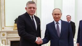 Kyiv accuses Fico (left), who met with Russian leader Vladimir Putin before Christmas, of opening a “second energy front” against Ukraine on the orders of the Kremlin. Photo: PAP/EPA/ARTYOM GEODAKYAN/SPUTNIK/KREMLIN 