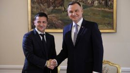 Prezydent RP Andrzej Duda (P) i prezydent Ukrainy Wołodymyr Zełenski (L)  (fot. PAP/Wojciech Olkuśnik)