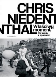 Właściwy Moment is a testament to one of the greatest photojournalists of the modern era. Image: Marginesy publishing house / Właściwy Moment 