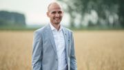 Rafał chciałby poznać dziewczynę, z którą będzie mógł zbudować swoje życie od zera. Ważne jest dla niego to, aby jego potencjalna partnerka chciała się przeprowadzić na wieś. Fot. Piotr Matey/ Fremantle