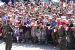 Uczestnicy uroczystości na pl. Zamkowym, zorganizowanych z okazji Święta Konstytucji 3 maja (fot. PAP/Rafał Guz)