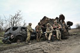 Украинские военнослужащие отдыхают возле Работина, Запорожская область, юго-восток Украины. 22 февраля 2024 года (Фото: Smoliyenko Dmytro/Ukrinform/ABACA / Abaca Press / Forum)