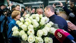 Maia Sandu (L) defeated the pro-Kremlin candidate Alexandr Stoianoglo in Sunday’s Moldovan presidential election. Photo: PAP/EPA/DUMITRU DORU