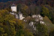 Ojców Castle still mesmerizes visitors with its picturesque location and octagonal tower. Photo via zpppn.pl 