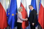 Przewodnicząca Komisji Europejskiej Ursula von der Leyen i prezydent RP Andrzej Duda podczas spotkania w Belwederze (fot. PAP/Marcin Obara)