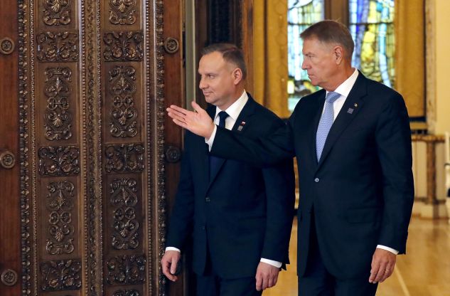 Prezydent Andrzej Duda i prezydent Rumunii Klaus Iohannis w Pałacu Cotroceni w Bukareszcie (fot. PAP/EPA/ROBERT GHEMENT)