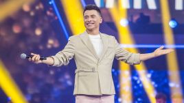 Prowadzącym nowego sezonu „Tak to leciało!” został Kacper Kuszewski. Fot. Waldemar Kompała/ TVP