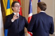 Президент Северной Македонии Стево Пендаровски беседует с президентом Франции Эммануэлем Макроном во время саммита НАТО в Мадриде. Испания, 28 июня 2022 года. Фото: Jonatan Ernst / Reuters / Forum