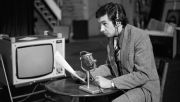 Zanim Tadeusz Sznuk związał się z Telewizją Polską, pracował jako inżynier i prowadził audycje radiowe. Fot. M. Stankiewicz/ TVP