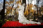 The Powązki cemetery is filled with eye-catching tombs and sculptures. Photo: PAP/Jacek Turczyk