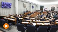 Senatorowie na sali obrad podczas bloku głosowań w Senacie (fot. PAP/Tomasz Gzell)